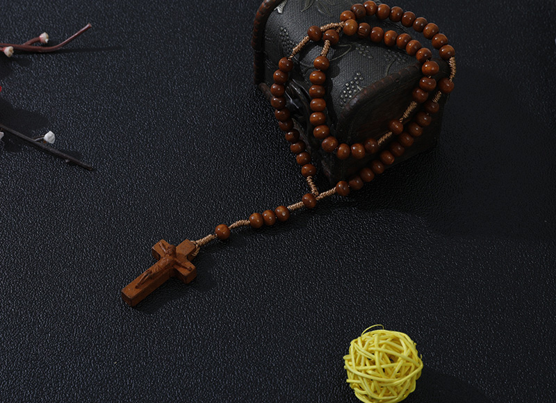 6-7mm  rosário de madeira marrom com cruz esculpida